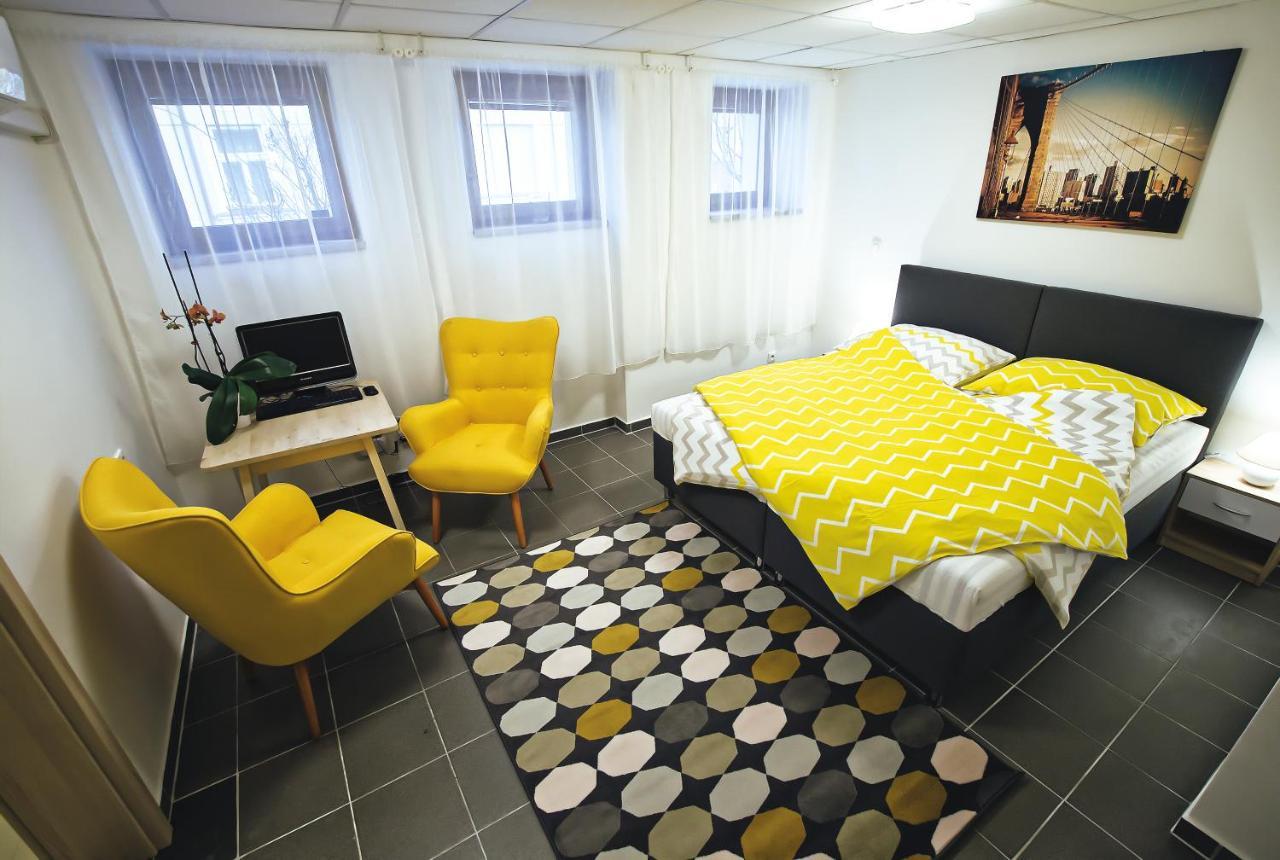 Nice Accommodation In Микулов Экстерьер фото