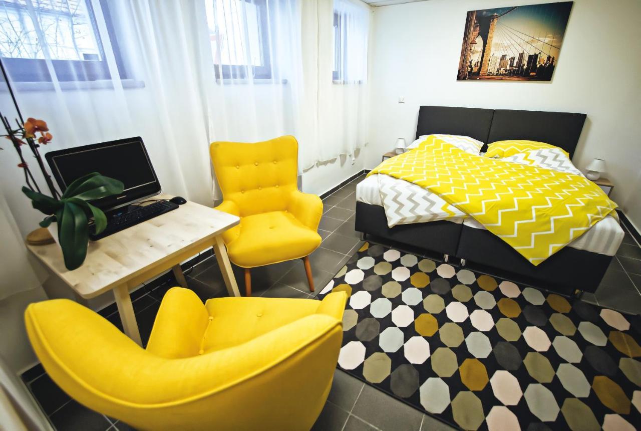 Nice Accommodation In Микулов Экстерьер фото