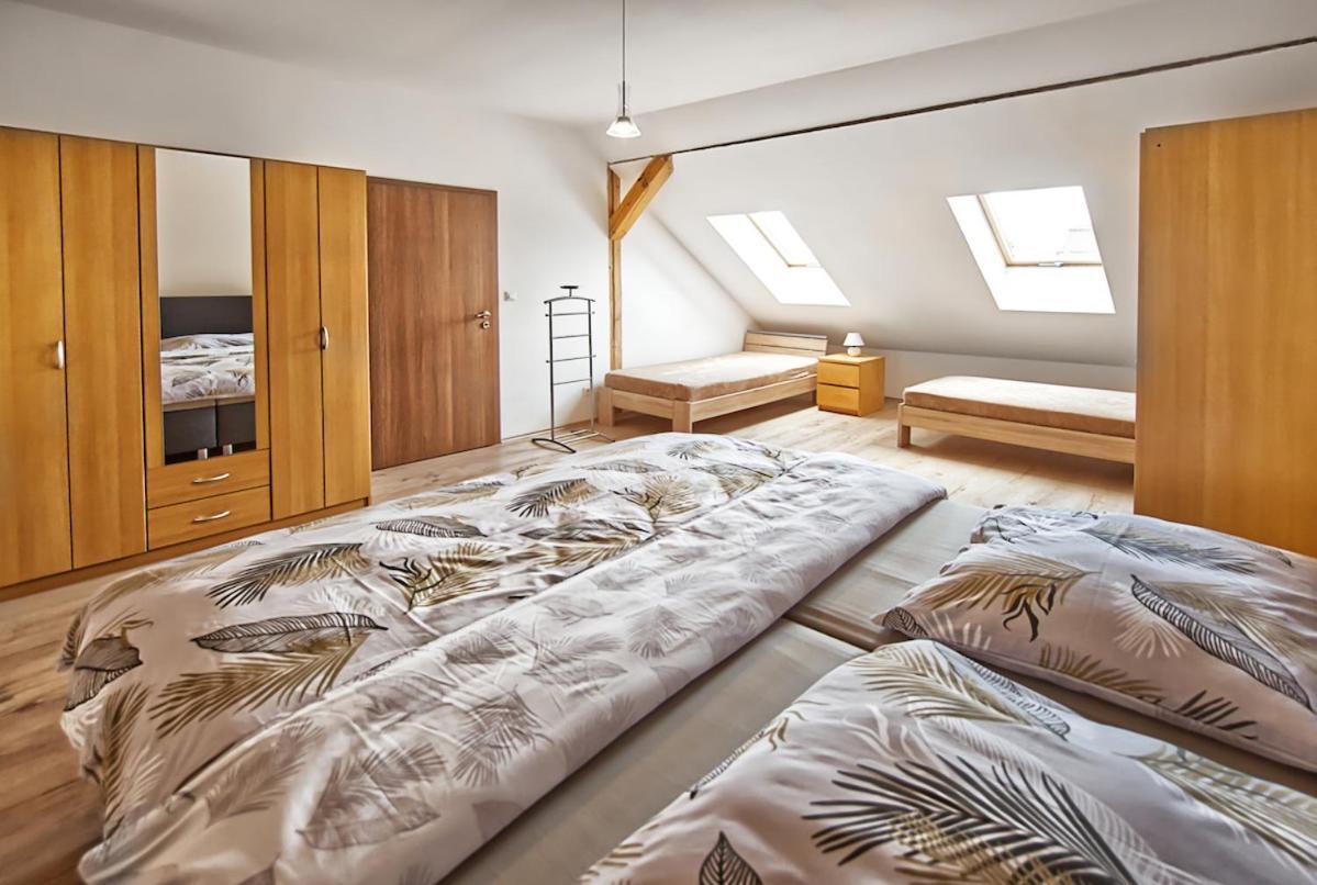 Nice Accommodation In Микулов Экстерьер фото