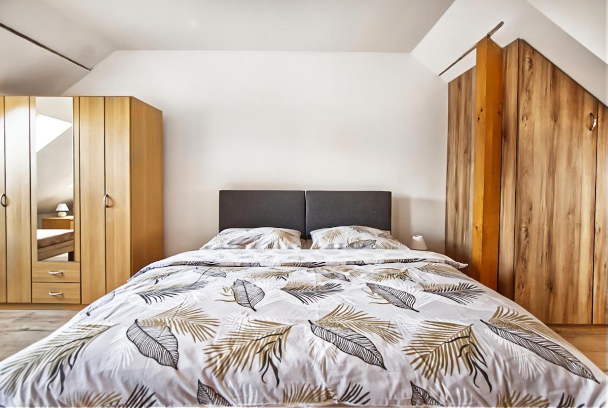 Nice Accommodation In Микулов Экстерьер фото