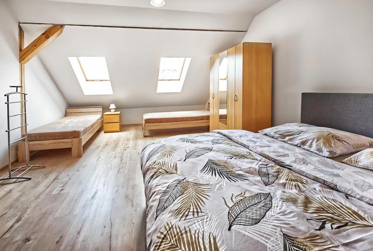Nice Accommodation In Микулов Экстерьер фото
