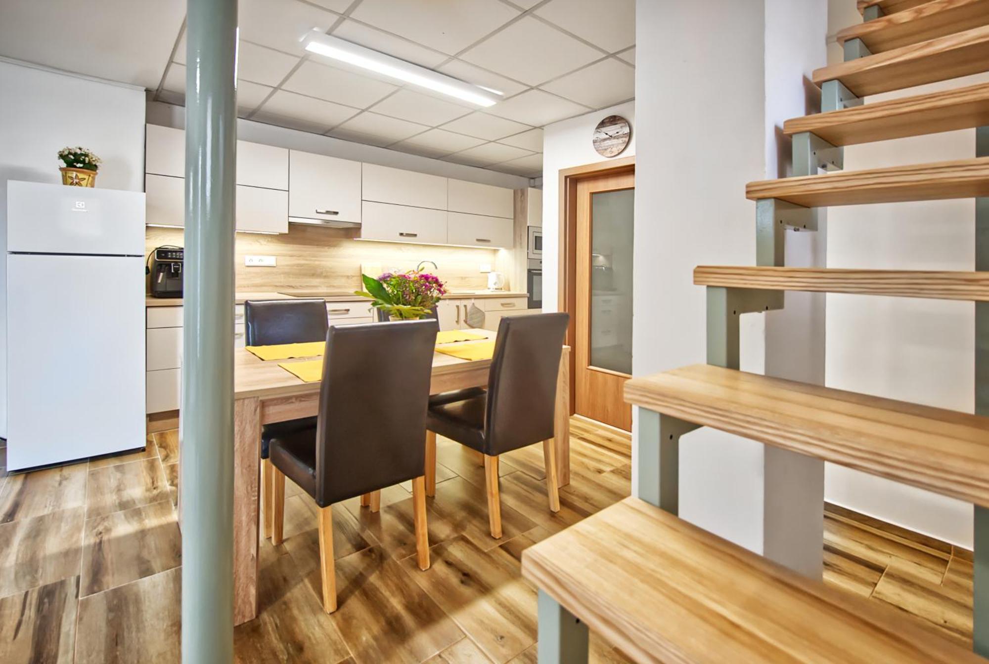 Nice Accommodation In Микулов Экстерьер фото