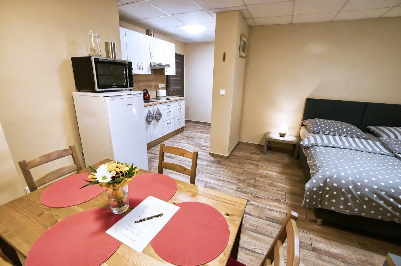 Nice Accommodation In Микулов Экстерьер фото